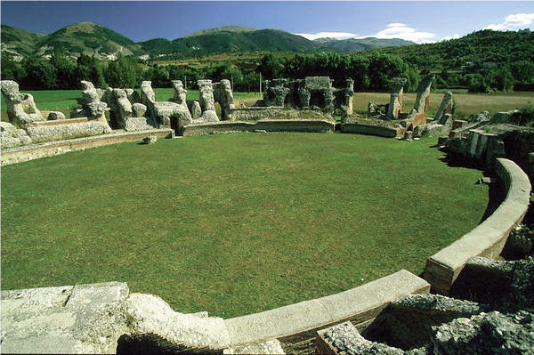 Teatro romano di Amiternum, L'Aquila