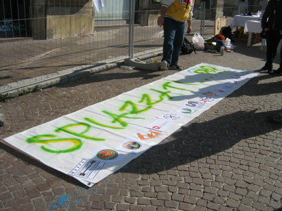 foto L'Aquila manifestazione a Piazza Palazzo 12 marzo 2010 036