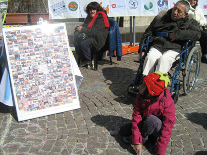 foto L'Aquila manifestazione a Piazza Palazzo 12 marzo 2010 046